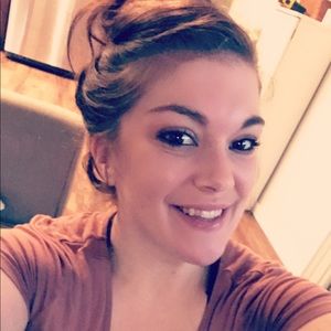 Meet your Posher, Elaine